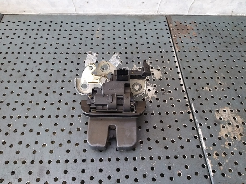 Broasca haion audi q7 4l 4f9827505