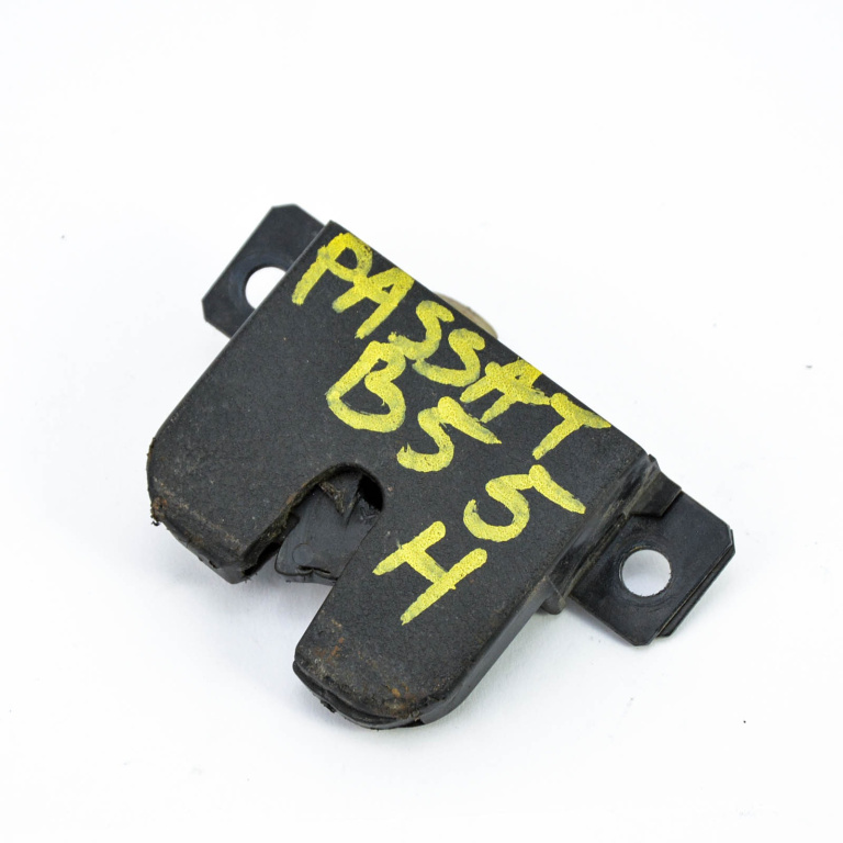 Broasca Haion / Capota Portbagaj VW PASSAT B5, B5.5 1996 - 2005 3B9827505