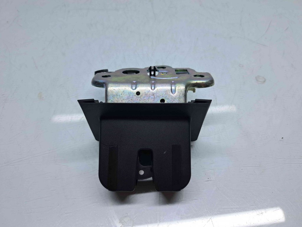 Broasca haion Skoda Octavia 3 (5E3) Facelift [Fabr 2012-2020] 8R0827505A