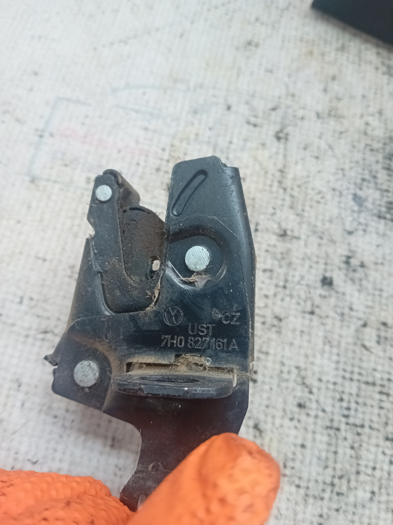 Broasca haion Volkswagen Caddy 2009, 7H0827161A