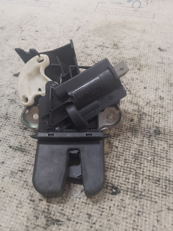 Broasca haion Volkswagen Jetta 2011, 4F5827505D