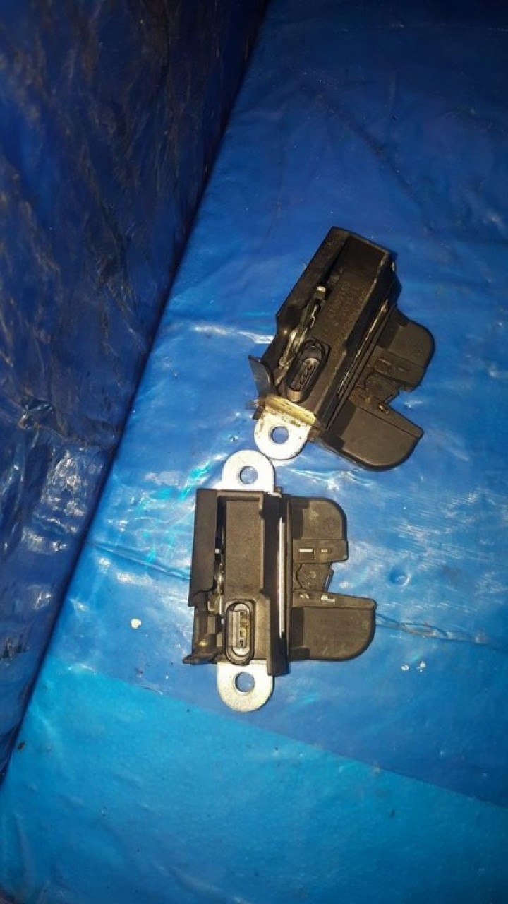 Broasca haion vw golf V combi cod 3c9827645a