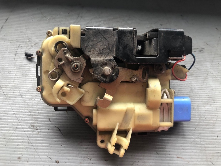 Broasca iala dreapta fata 2 usi seat ibiza 16bq3b1837016bq