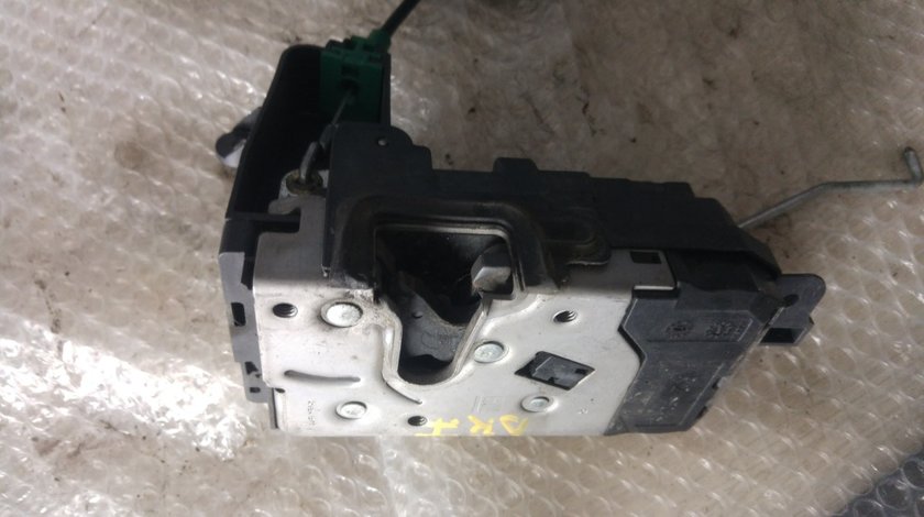 Broasca iala dreapta fata opel astra h 13128112
