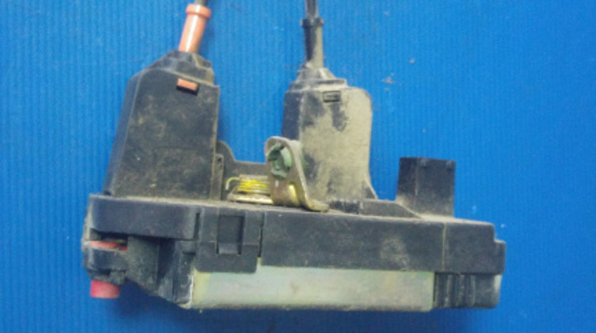 Broasca iala spate stanga opel astra g 90561157