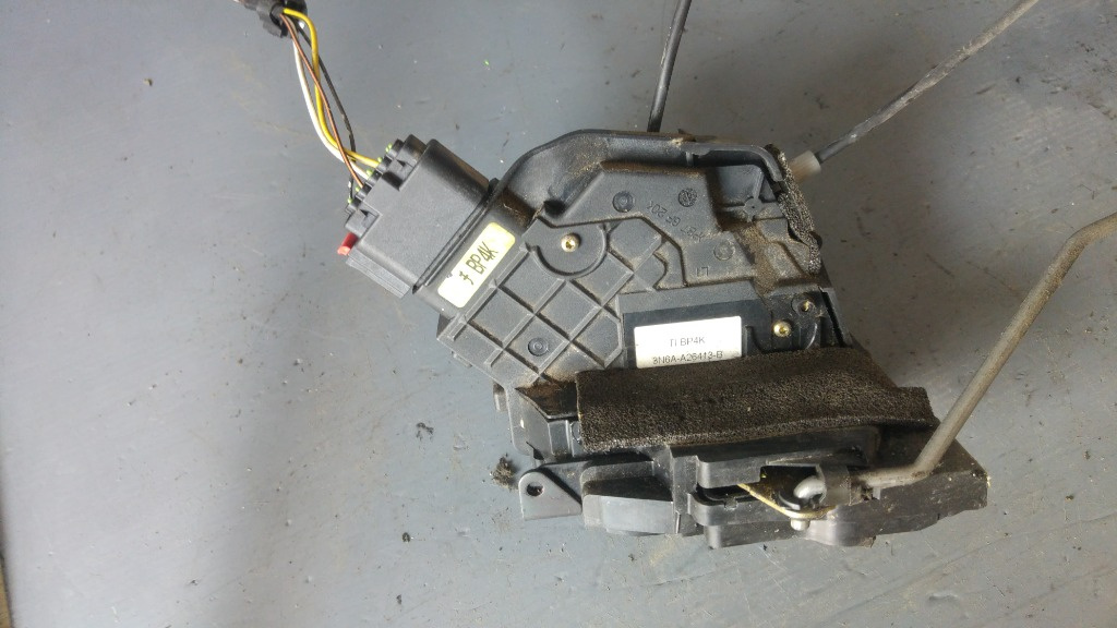 Broasca iala usa stanga spate mazda 3 3n6a-a26413-b