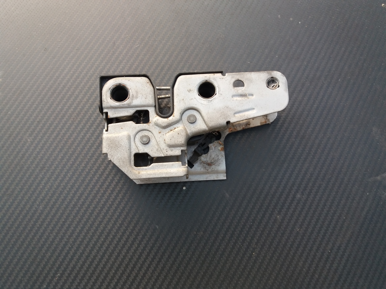 Broasca/inchidere capota VW Passat B6/3C SAU Polo 9N