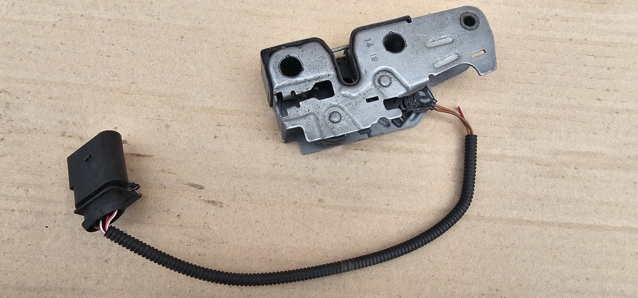 Broasca inchidere capota Vw Touareg 7P 2011 2012 2013 2014 2015