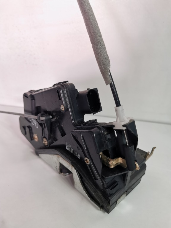 Broasca / incuietoare BMW seria 3 E46 stanga / dreapta fata / spate