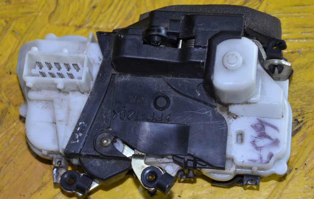 Broasca incuietoare dreapta fata Peugeot 607 1999~~2004