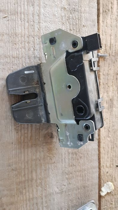 Broasca incuietoare portbagaj haion Opel Astra H hatchback