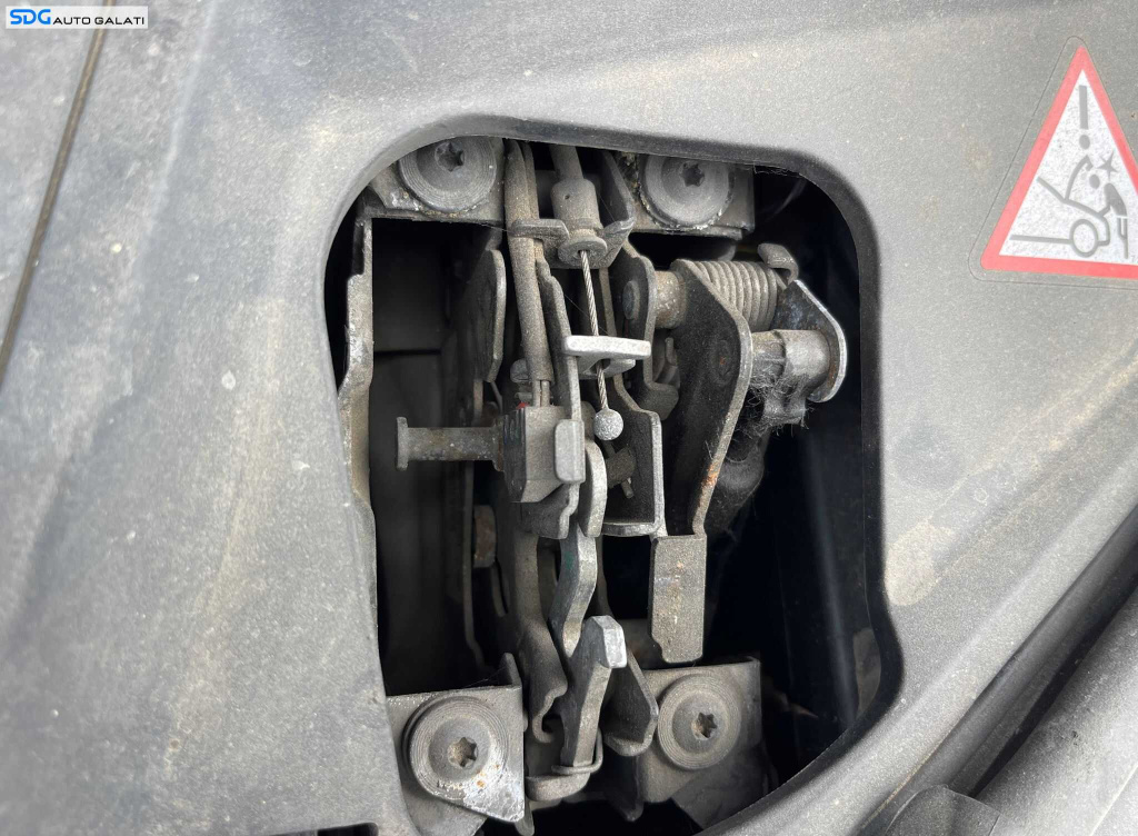 Broasca Incuietoare Stanga Capota Motor BMW Seria 5 F10 F11 2009 - 2017 [C5327]