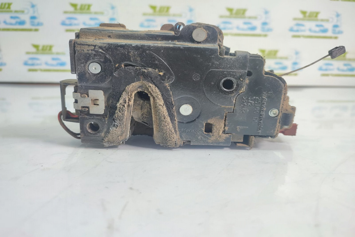 Broasca incuietoare stanga fata 25100 D6 Volkswagen VW Caddy 3 [2004 - 2010]