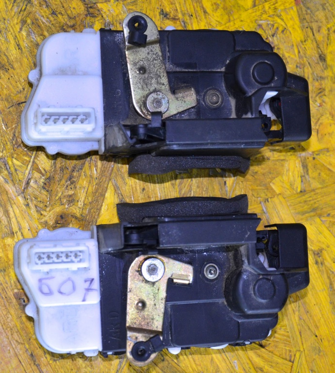Broasca incuietoare stanga sau dreapta spate Peugeot 607 1999~2004