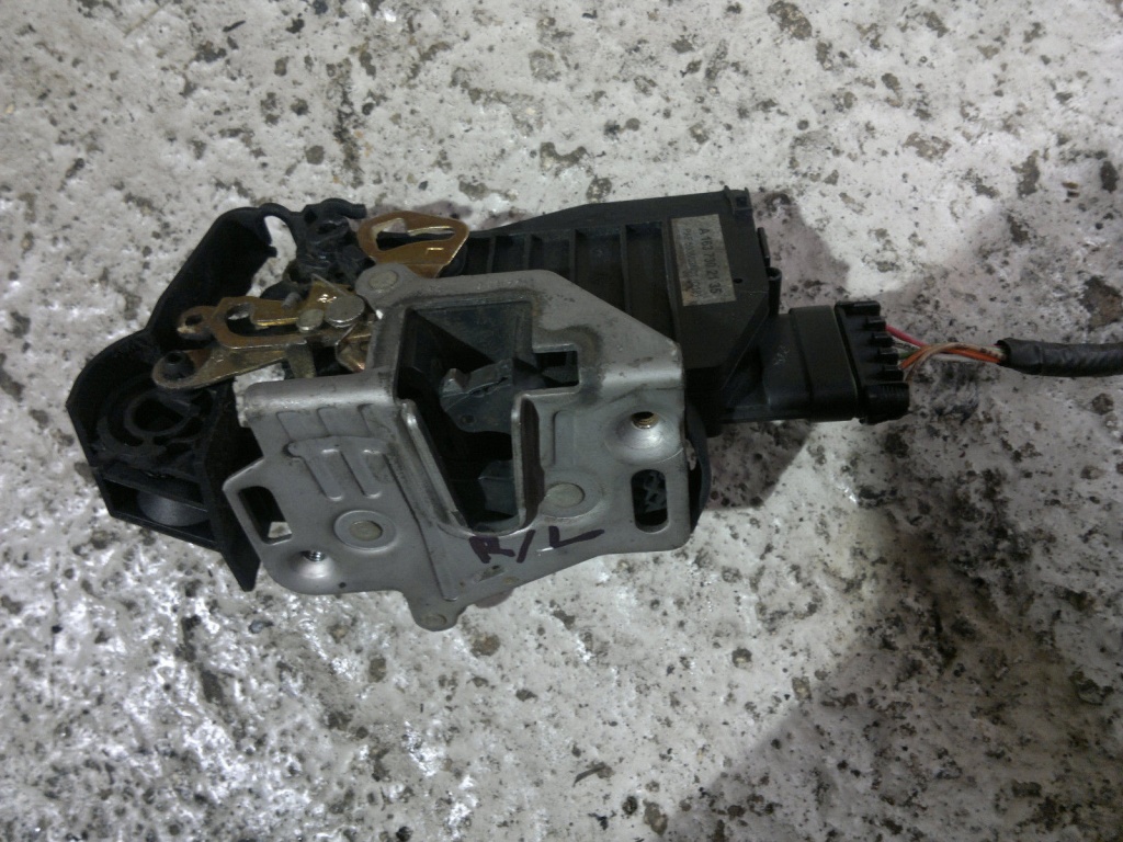 Broasca incuietoare usa dreapta spate Mercedes ML W163