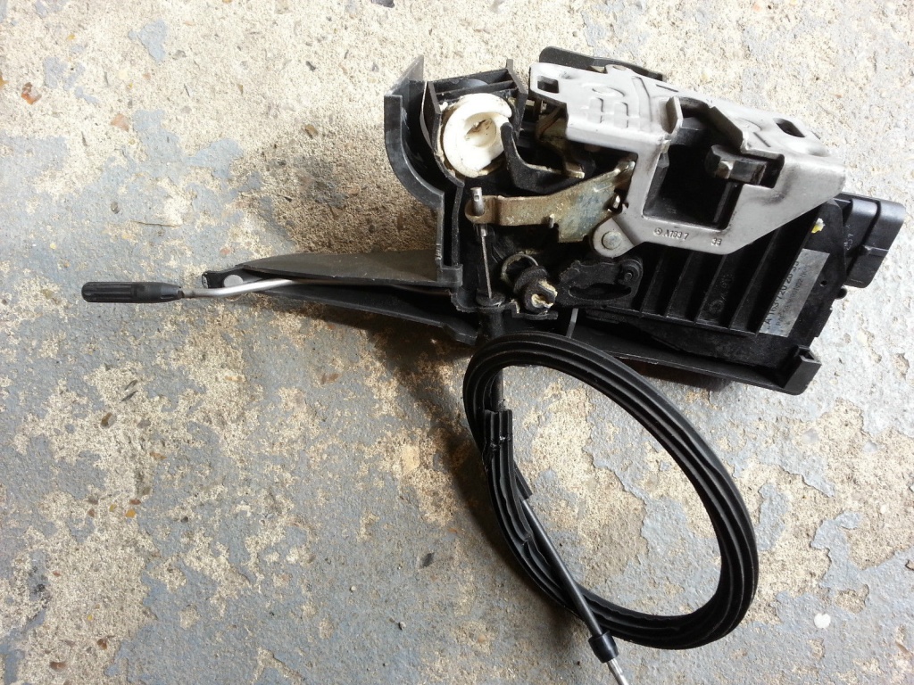 Broasca incuietoare usa stanga fata Mercedes ML W163