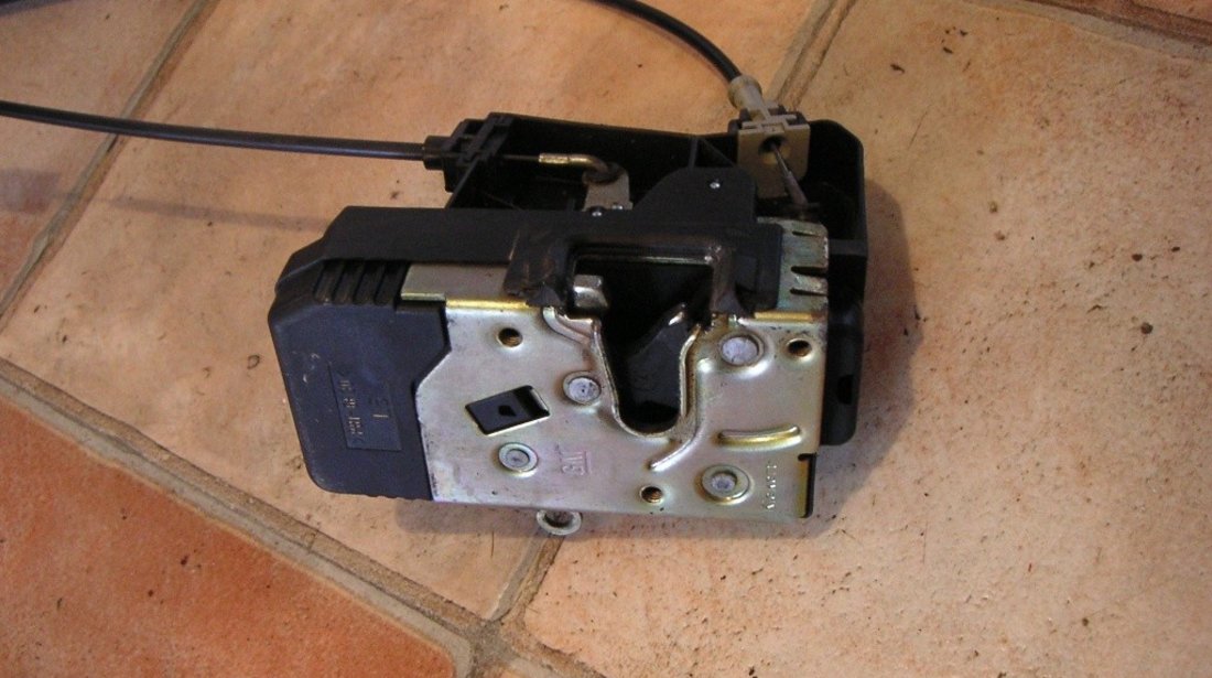 Broasca incuietoare usa stanga fata Opel Zafira A, Astra G (1998-2004) cod 24444015, 90561151