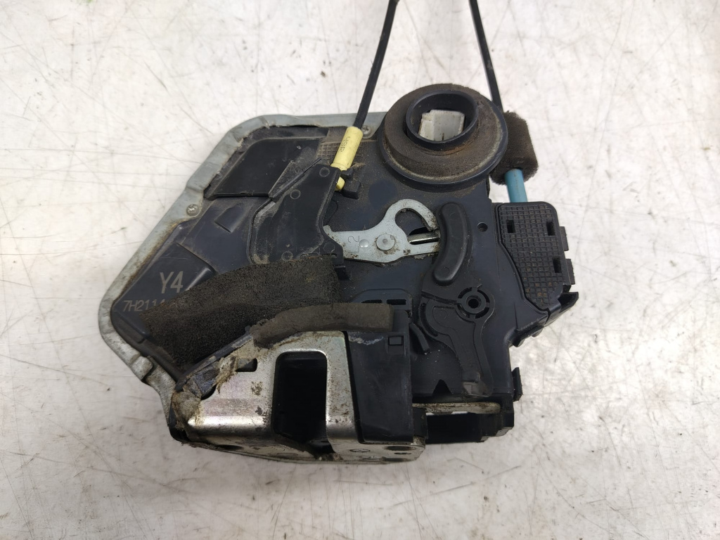 Broasca incuietoare usa stanga fata Toyota Rav 4 3 (XA30) [2005 - 2010]