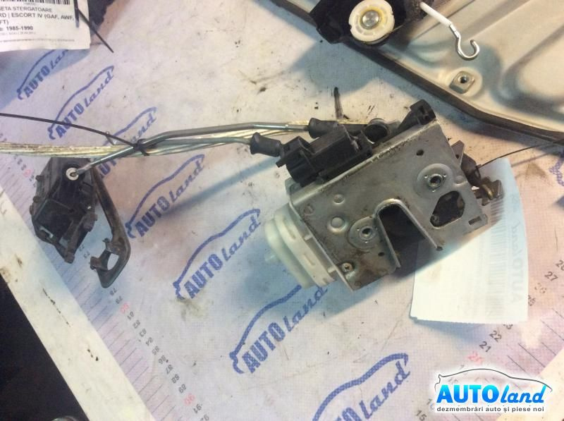 Broasca mecanism Inchidere Dreapta Fata + Maner Audi A4 8D2,B5 1995-2000