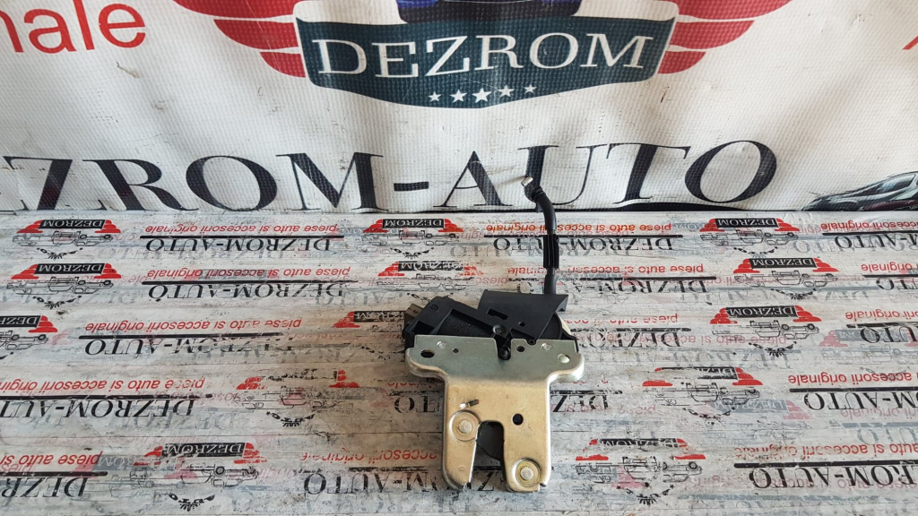 Broasca portbagaj Audi A5 8T cod piesa : 4F5827505D