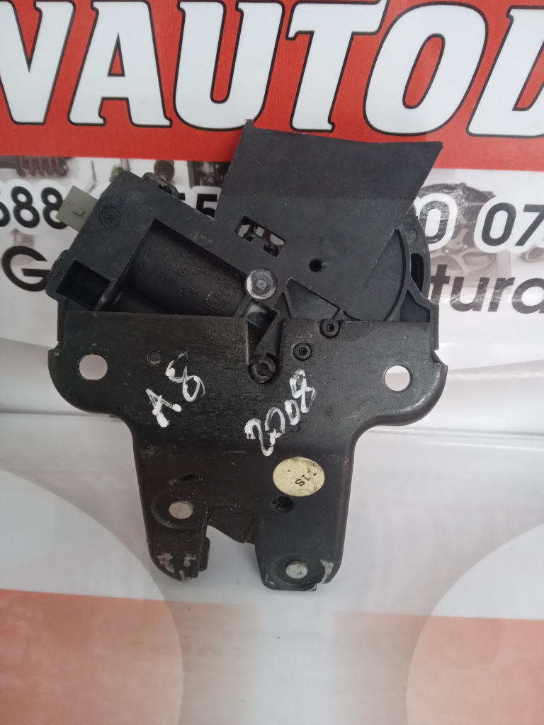 Broasca portbagaj Audi A8 (2002-2009) [4E] D3 3.0 Motorina 2008, 4F5827505C