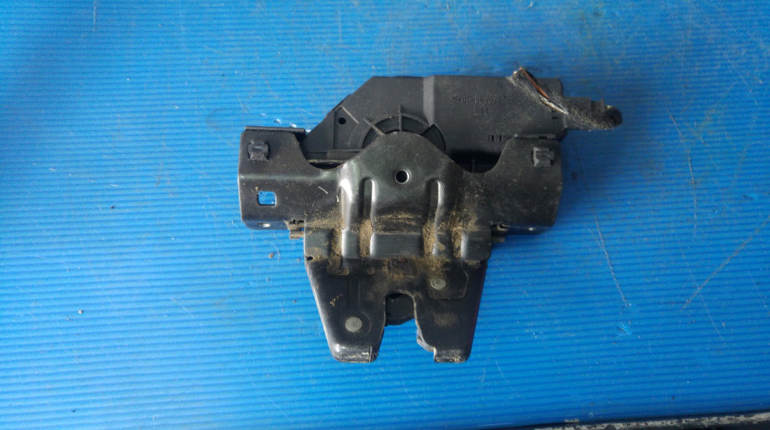 Broasca portbagaj haion bmw seria 3 e46 scurt 8196401