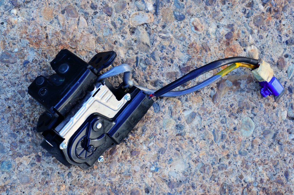 BROASCA PORTBAGAJ HAYON COROLLA VERSO 2004 ~ 2009 FACELIFT ACTUATOR