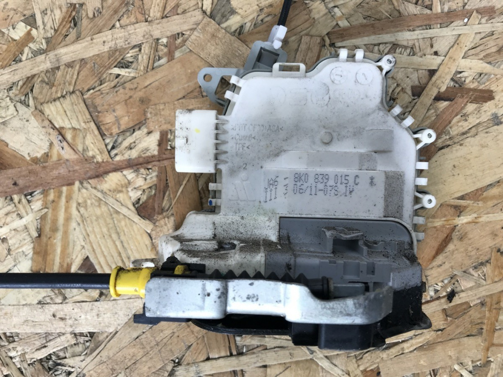 Broasca stanga spate Audi A4 B8 sedan 2010 (8K0839015C)