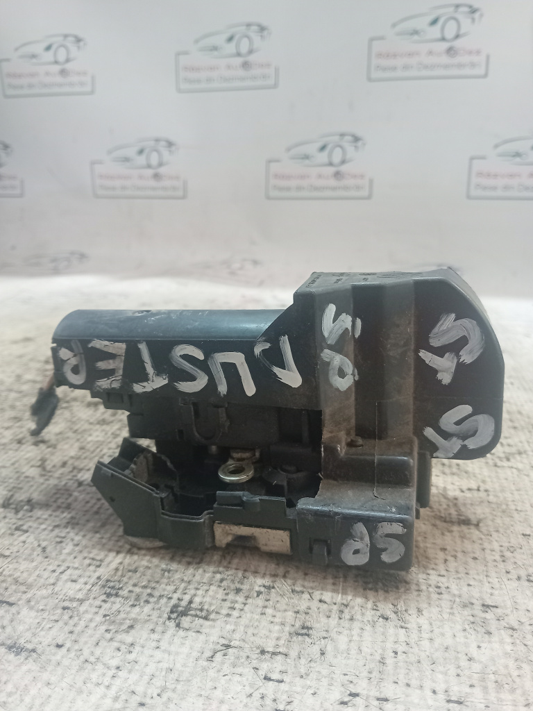 Broasca stanga spate Dacia Duster 2013, 825036721R
