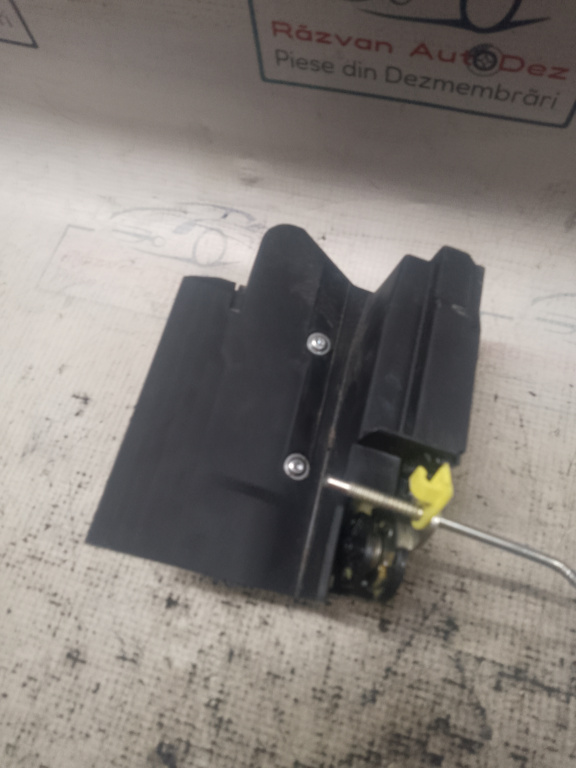 Broasca stanga spate Dacia Duster 2019, 825038107R