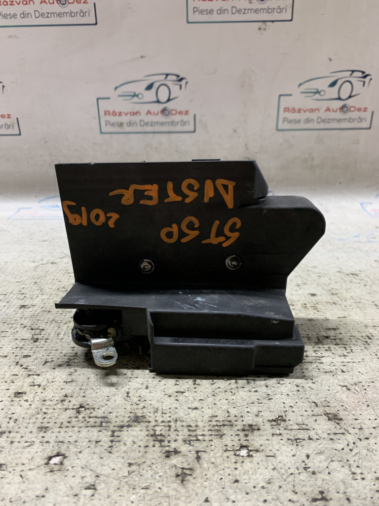 Broasca stanga spate Dacia Duster - Motorina 2019, 825038107R