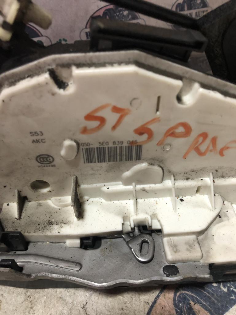 Broasca stanga spate Skoda RAPID 2013, 5E0839015