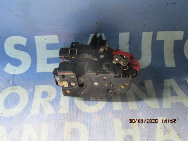 Broasca usa Audi A2 2001;  8Z0839015A // 8Z0839016A (spate)