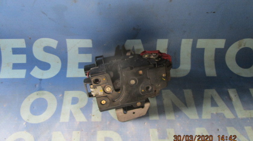 Broasca usa Audi A2 2001;  8Z1837016C (fata)