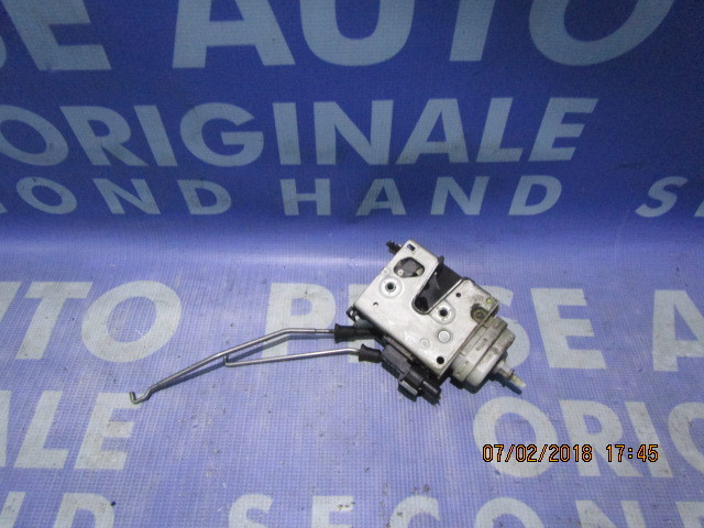 Broasca usa Audi A4;  8D1837016D (fata)
