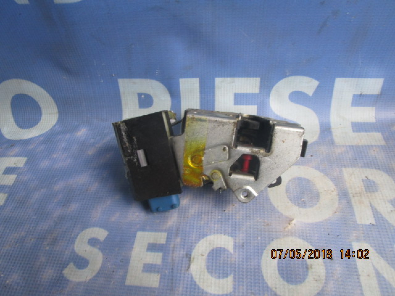 Broasca usa BMW E34; 8353011 (spate)