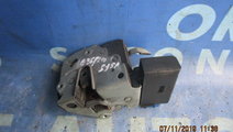 Broasca usa BMW E36;  8122419 (spate)