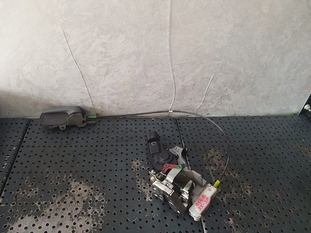 Broasca usa cu maner interior stanga spate peugeot 107