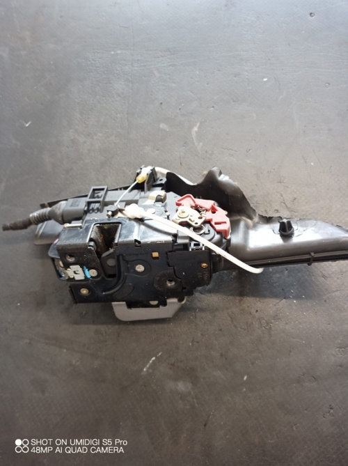 Broasca usa dr fata , Audi A4 B6 , COD- 8E0837350