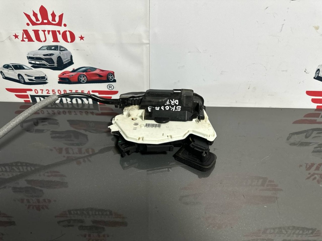 Broasca usa dreapta fata 5E1837016A VW Passat B8 Alltrack (3G5, CB5)