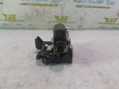 Broasca usa dreapta fata 8200735224 Dacia Duster [2010 - 2013] 1.5 dci K9K896