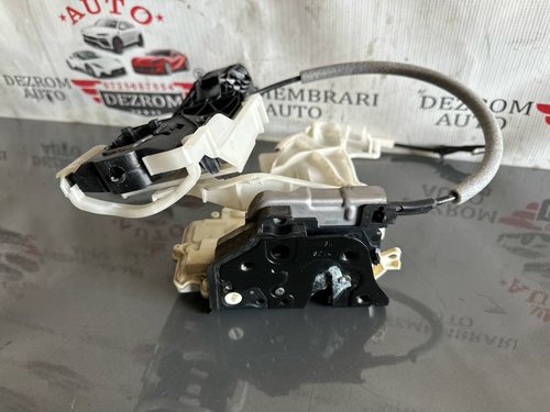 Broasca usa dreapta fata 8J1837016B VW Touareg II (7P5, 7P6) 3.0 V6 TDI 262 cai