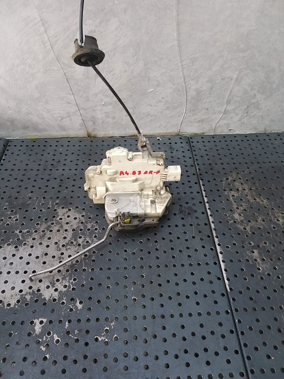 Broasca usa dreapta fata audi a4 b7 8e 8e1837016