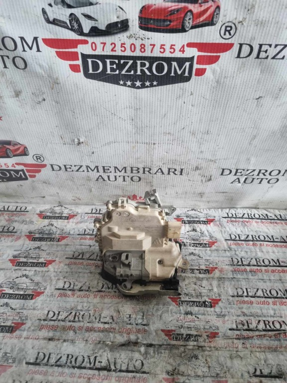Broasca usa dreapta fata Audi A4 B8 Allroad cod piesa : 8J1837016C