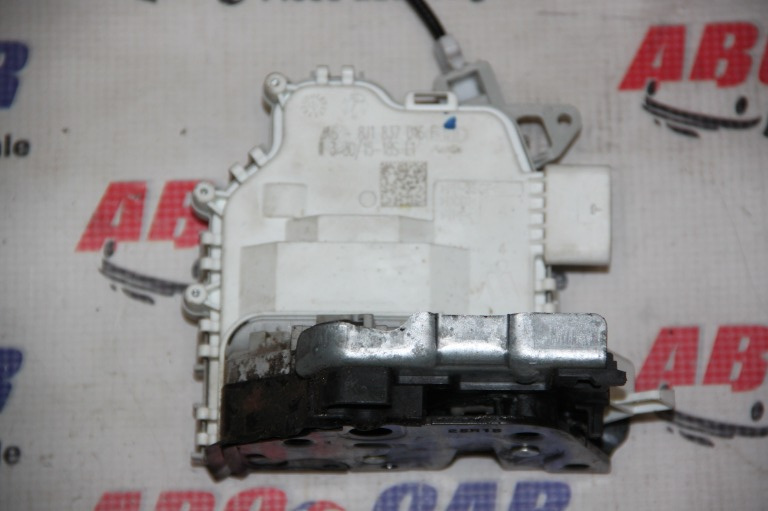 Broasca usa dreapta fata Audi Q7 4L 2005-2015 8J1837016F
