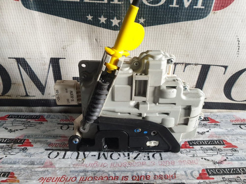 Broasca usa dreapta fata Audi Q7 4L cod piesa : 8J1837016A