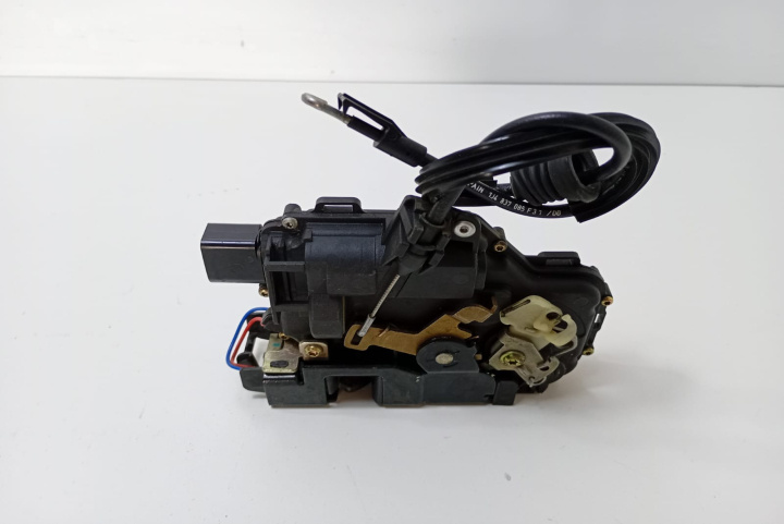 Broasca usa dreapta fata C3B183701GA Volkswagen VW Passat B5.5 [facelift] [2000 - 2005]