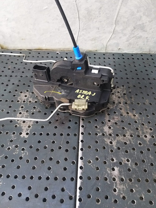 Broasca usa dreapta fata opel astra j