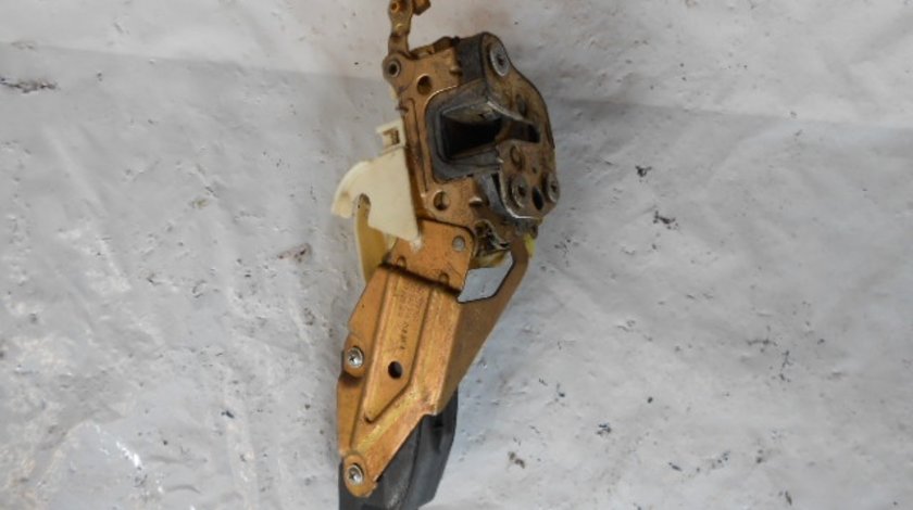 BROASCA USA DREAPTA FATA OPEL VECTRA A