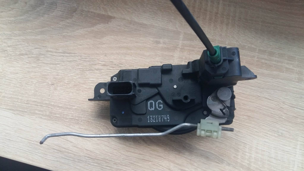 Broasca usa dreapta fata opel zafira b 2006 13210749